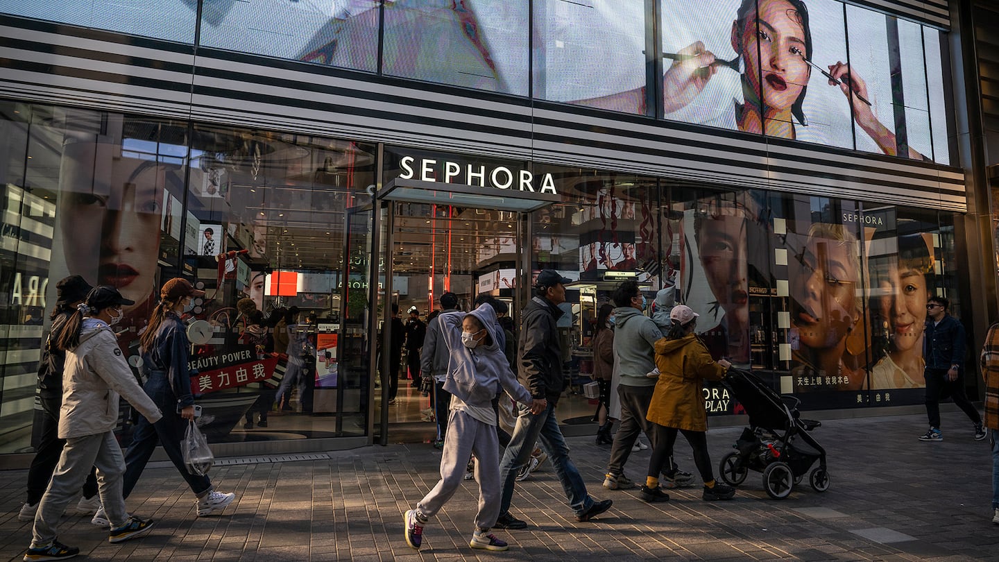 Sephora, the cosmetics retailer owned by luxury conglomerate LVMH, is considering an overhaul of its China operations.