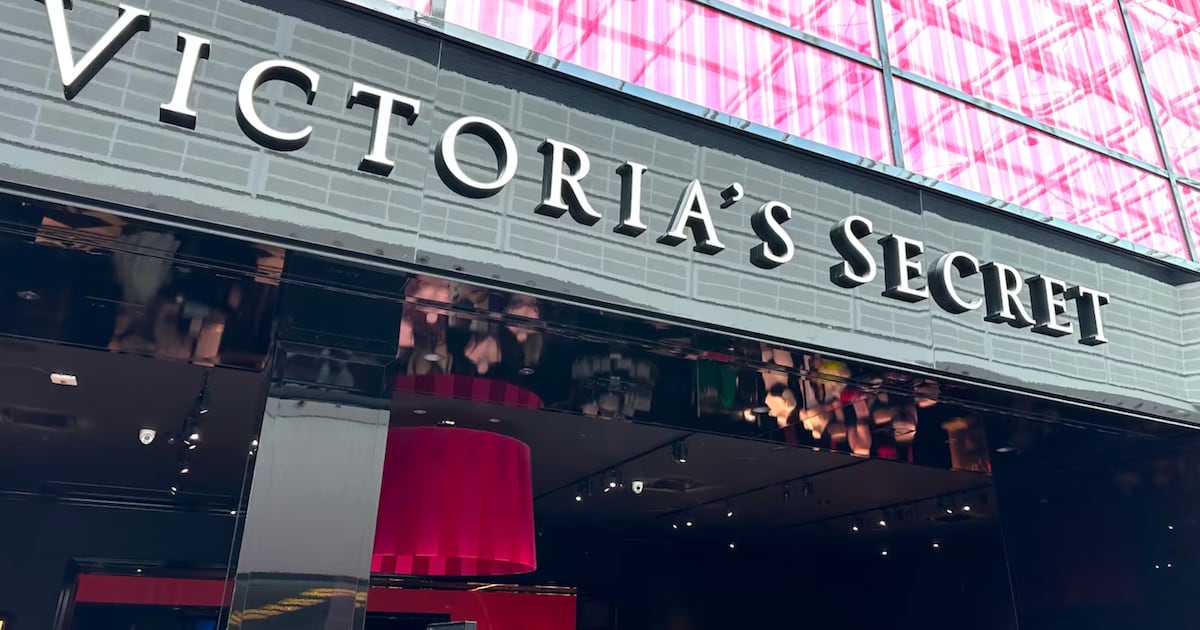 Victorias Secret Shares Fall on Slowing Sales Growth