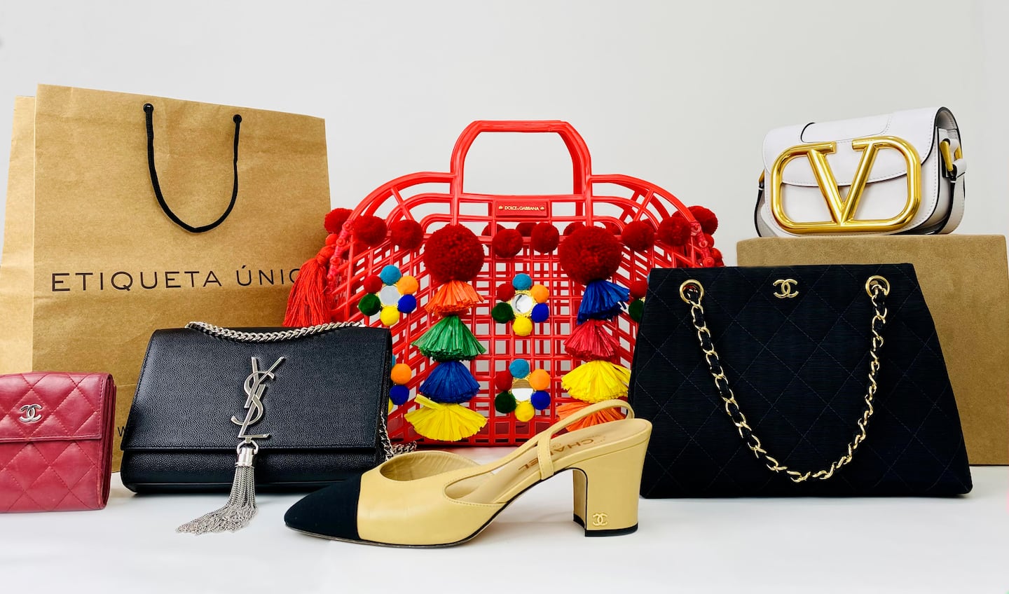 Etiqueta Unica is Brazil's largest e-commerce platform for second-hand luxury goods.