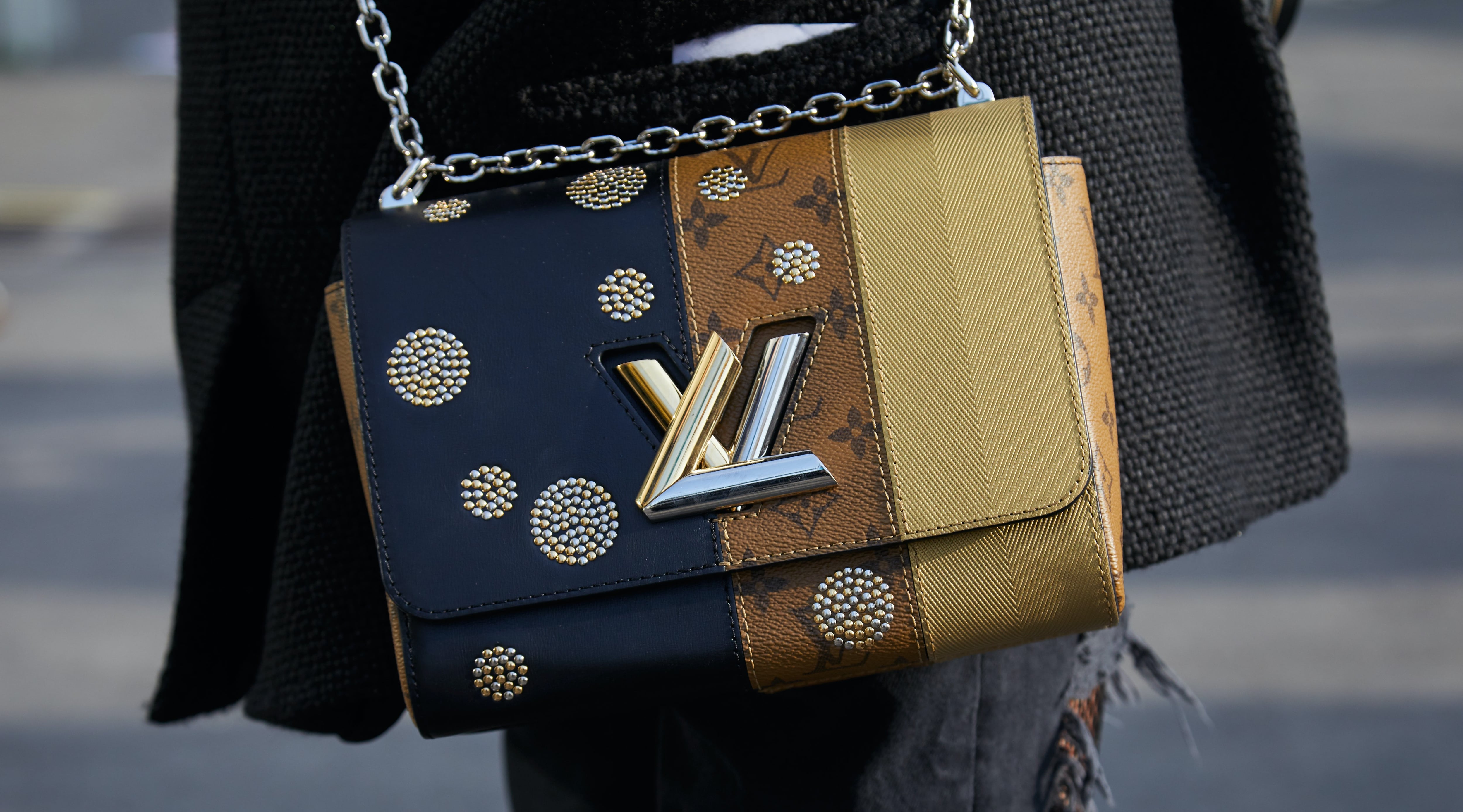 Luxury’s Latest Foe: 40% Discounts on Chinese Resale Sites 1 Luxury’s Latest Foe: 40% Discounts on Chinese Resale Sites