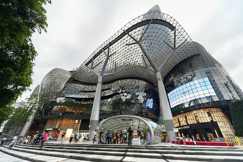 Singapore’s Great Sale That Wasn’t: China Tourists Staying Away