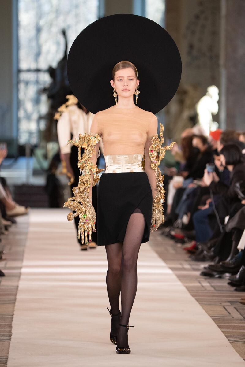 Schiaparelli Spring/Summer 2022 Haute Couture look 7.