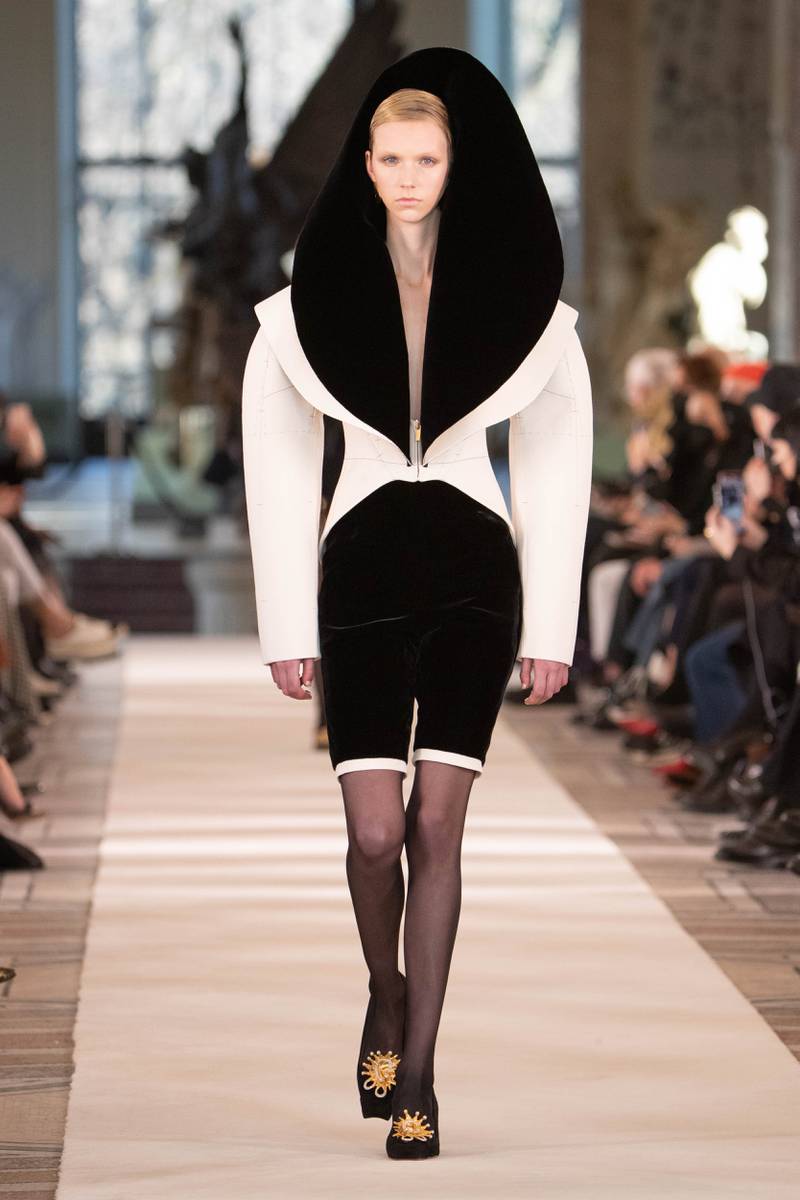 Schiaparelli Spring/Summer 2022 Haute Couture look 3.
