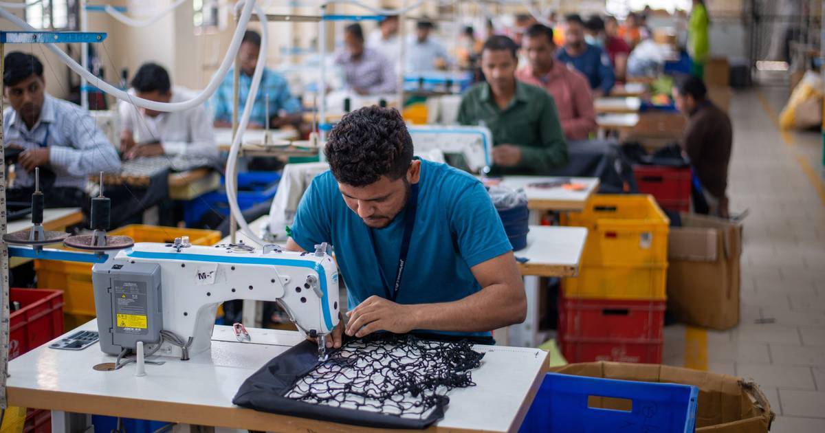 India’s Textile Industry Faces Tough Times as Consumers Cut Spending